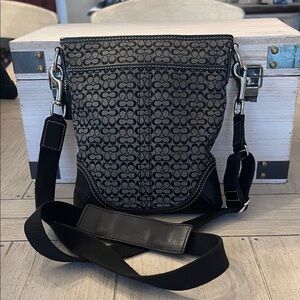 Vtg Coach Monogram Swingpack  Crossbody